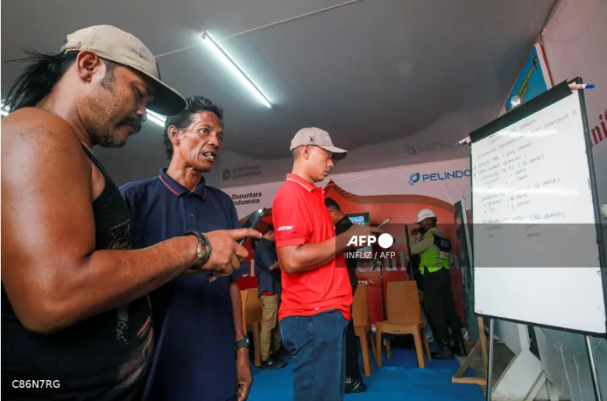 One dead, 103 rescued as bad weather hits Indonesia ferry