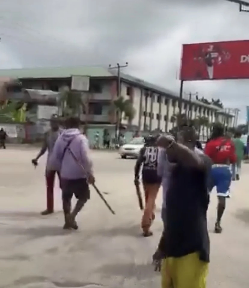 Thugs reportedly attack Obi, Kwankwaso supporters in Warri
