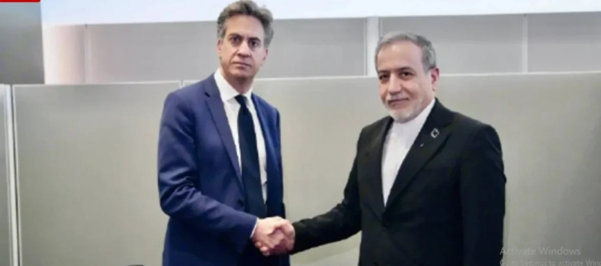 UK foreign secretary under fire over handshake with Iranian foreign minister