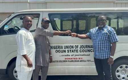 Adeola Delivers 18-Seater Bus To Ogun NUJ