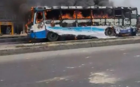 Mob burns BRT bus for crushing motorcyclist