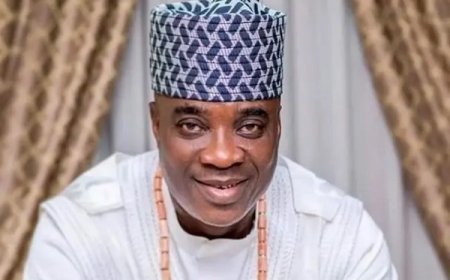 KWAM 1 hands daughter to Hamzat over Lagos Assembly ambition