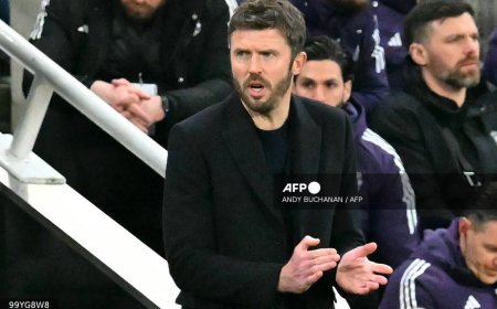 EPL: Carrick reveals regular Ferguson, Solskjaer talks