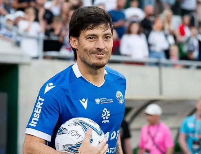 Ex-Man City midfielder Silva returns to football at 40