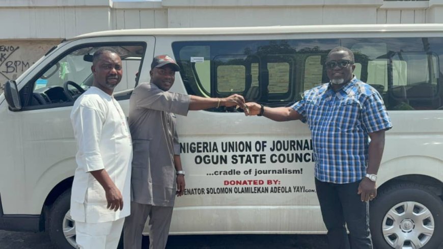 Adeola Delivers 18-Seater Bus To Ogun NUJ