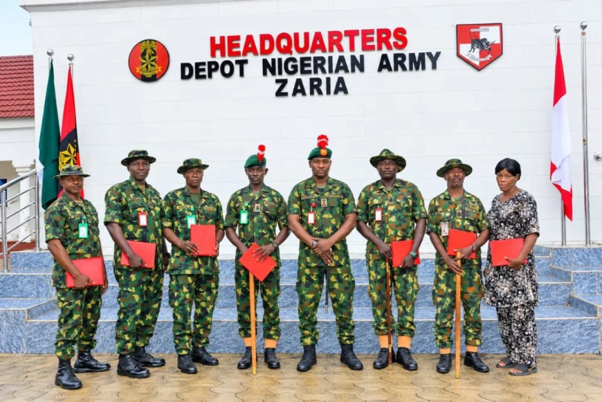 Army sends off discharged senior officers