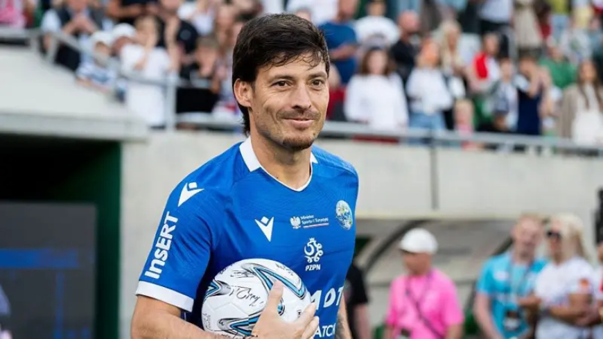 Ex-Man City midfielder Silva returns to football at 40
