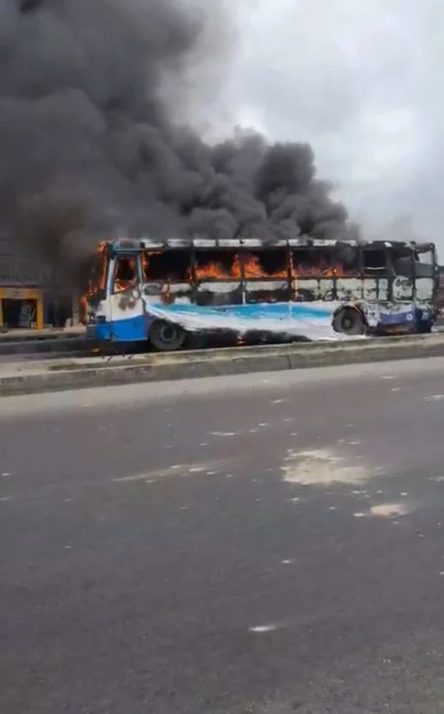 Mob burns BRT bus for crushing motorcyclist